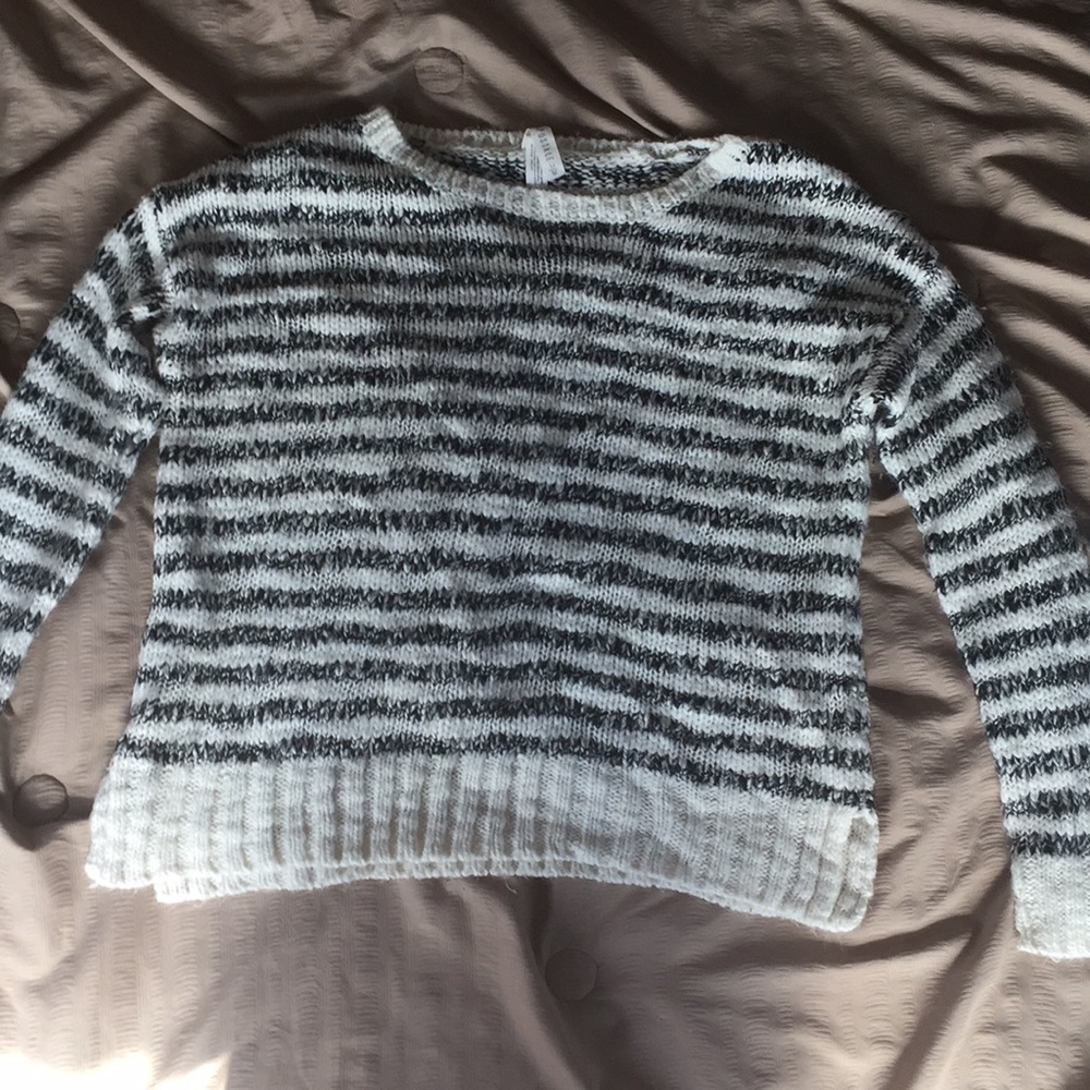 Knitted long sleeve sweater
